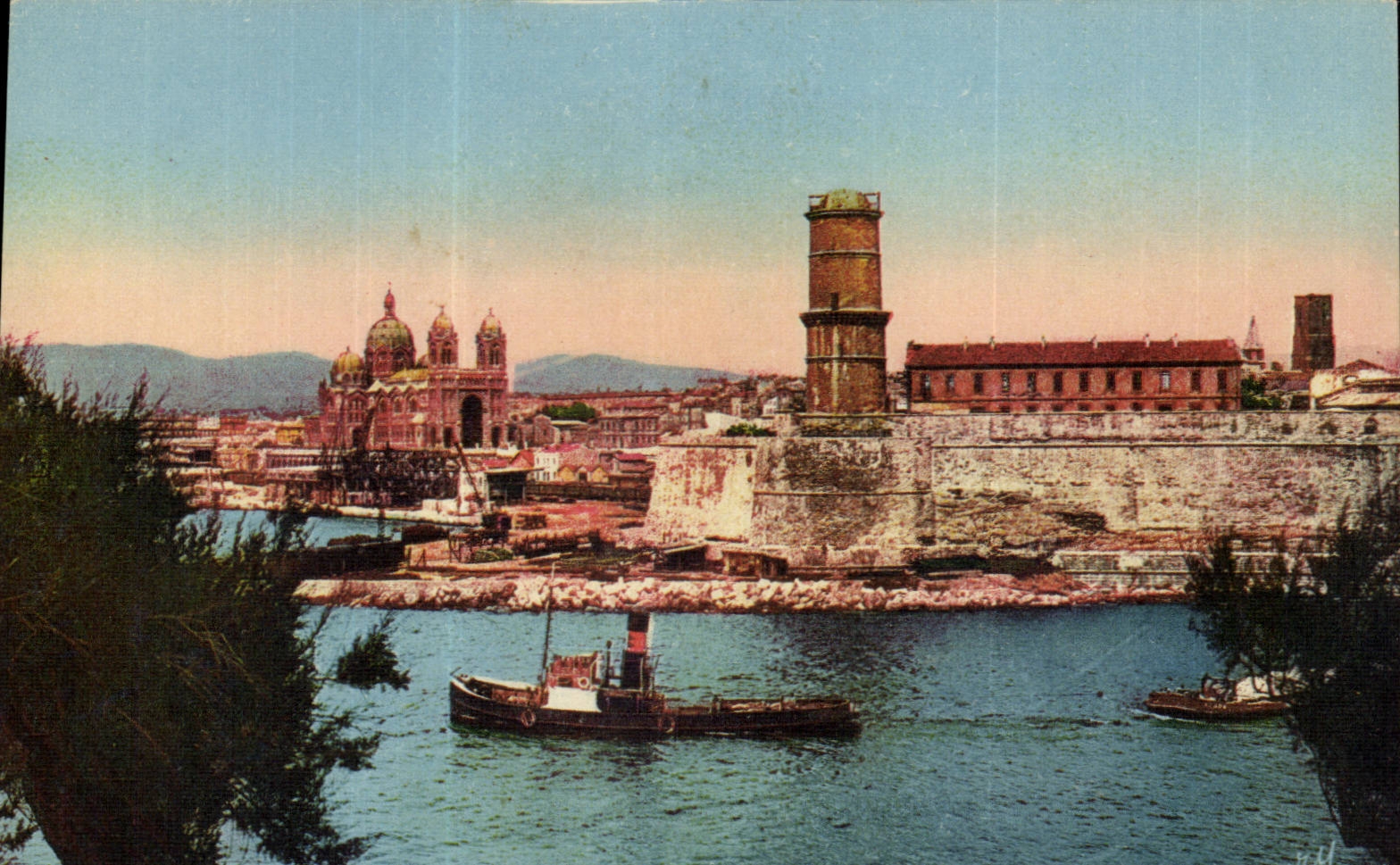 Marseille CPA La cathedrale et le Fort Saint Jean