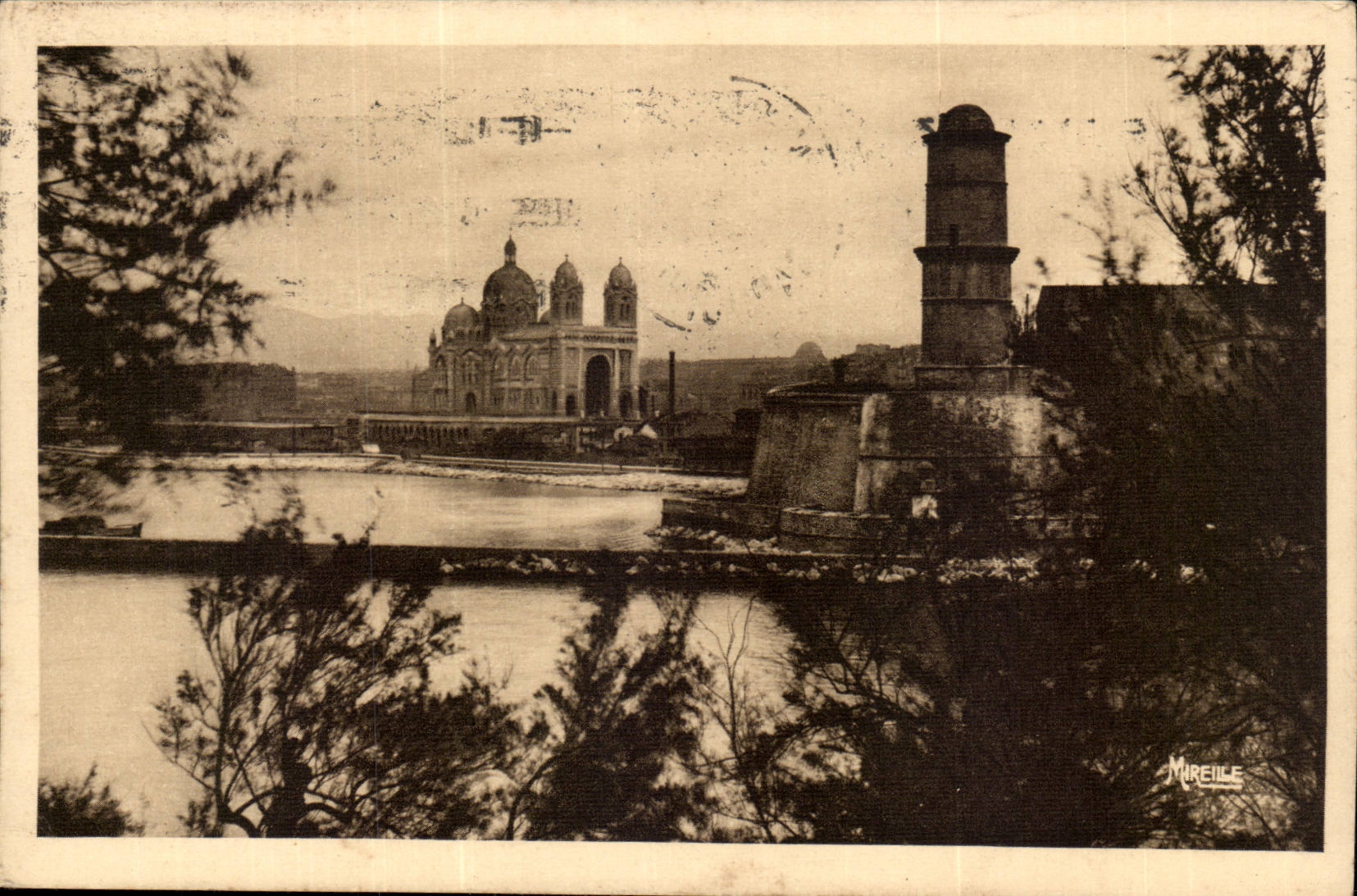 Marseille CPA La cathedrale et le fort Saint Jean vus du phare