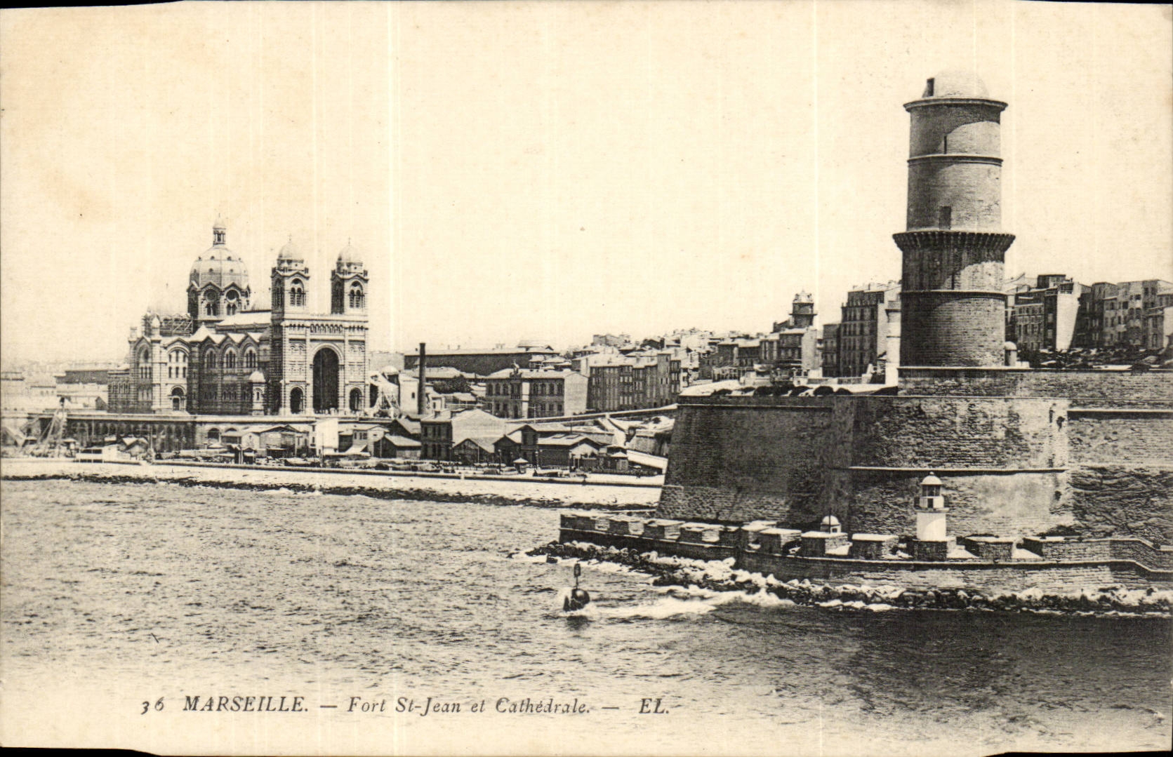 Marseille CPA La cathedrale et le fort Saint Jean 