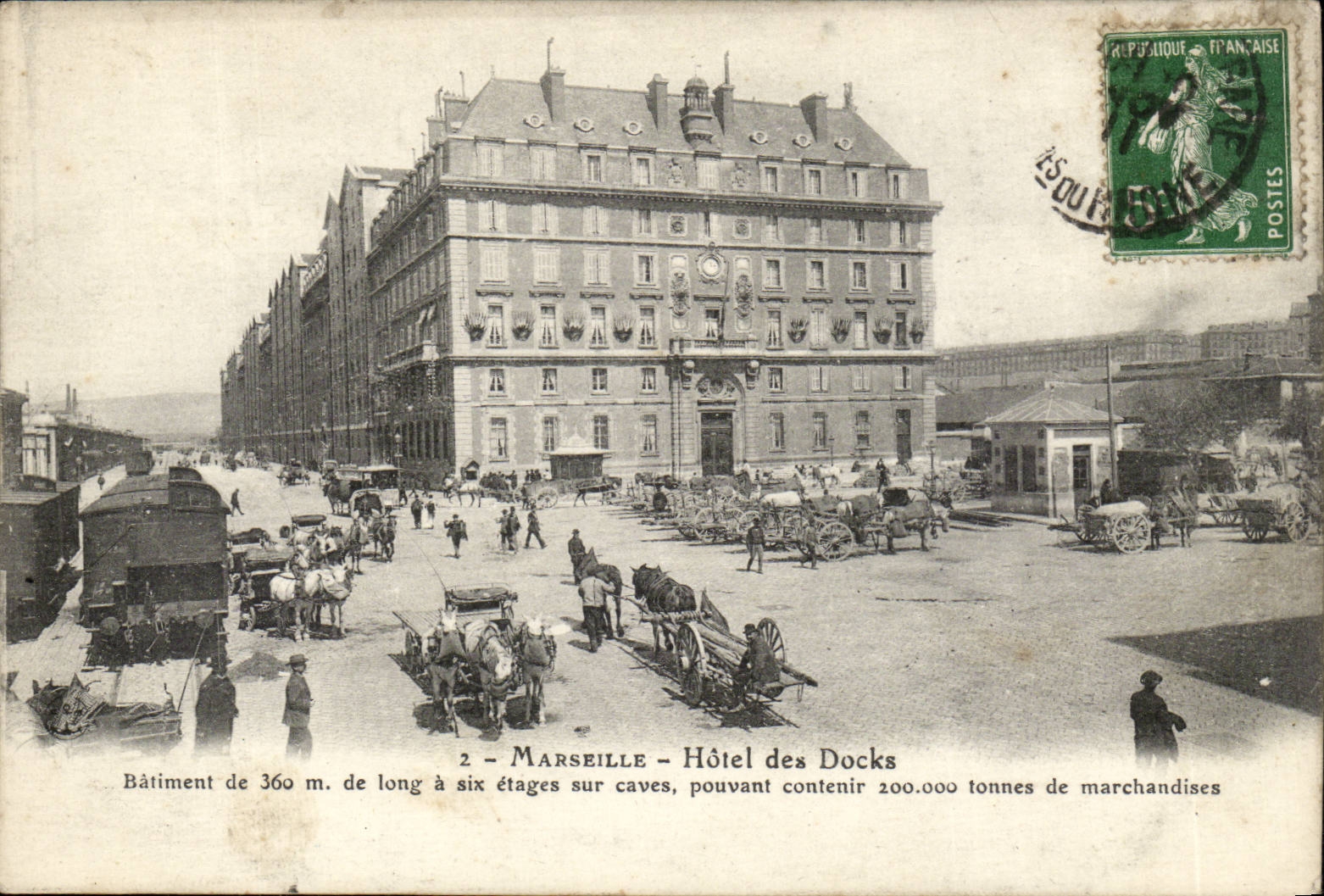 Marseille - Hotel des Ducks - Batiment de 360m de long a six etages - peuvent contenir - 2000 000 tonnes - CPA 