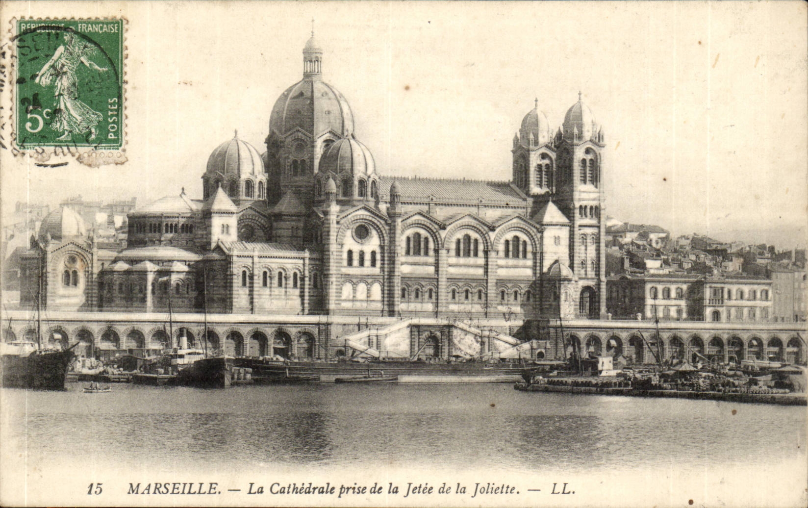 Marseille - La Cathedrale prise de la Jetee de la Joliette - CPA 