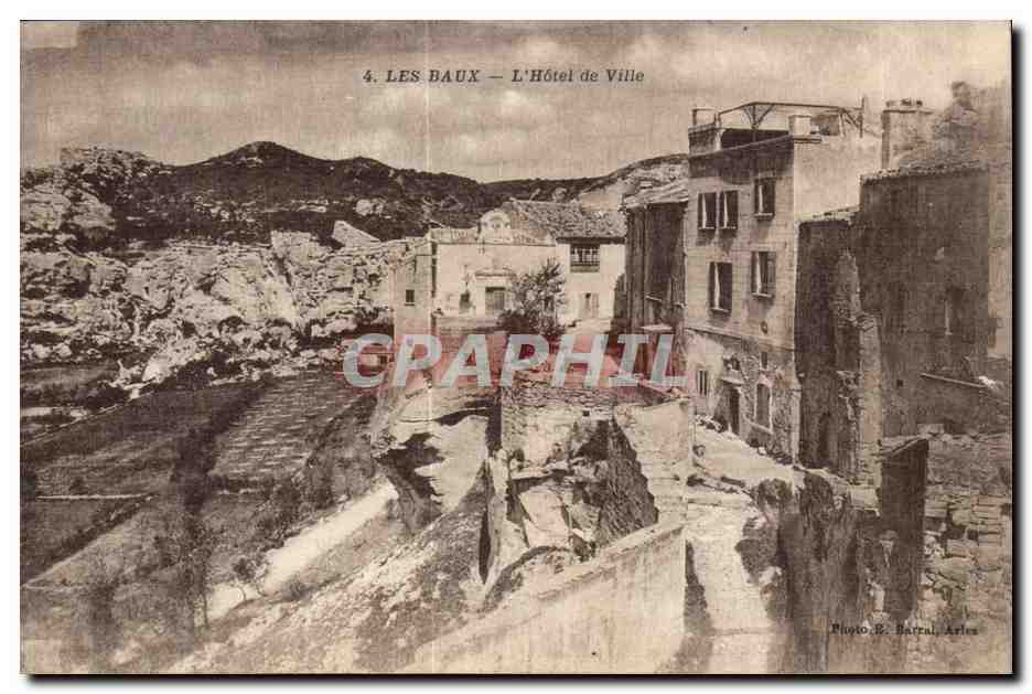 Les Baux - L'Hotel de Ville - CPA 