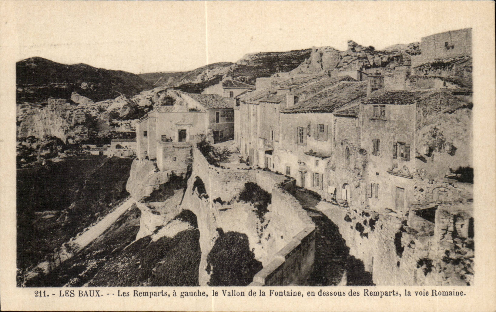 Les Baux - Les Remparts, le Vallon de la Fontaine, la voie Romaine