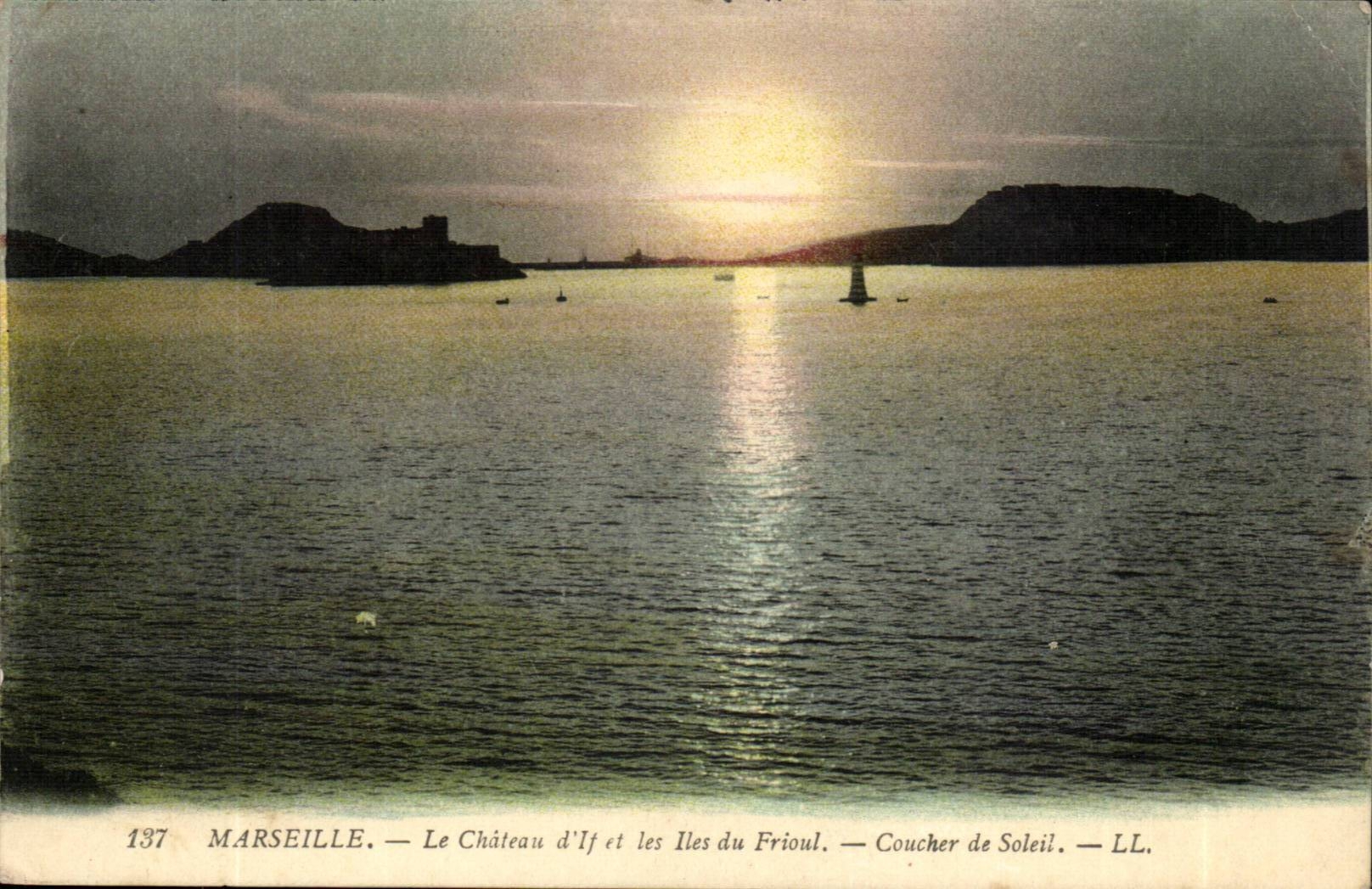 Marseille - Le Chateau d'If et les iles du Frioul - Coucher du Soleil - CPA 