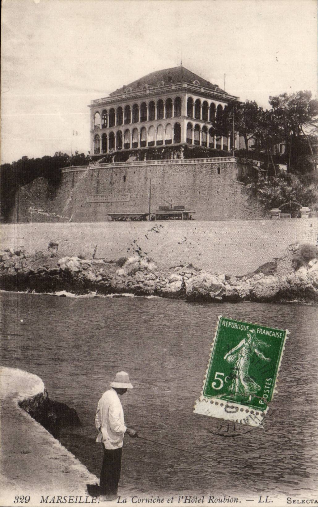 Marseille - La Corniche et l'Hotel Roubion - CPA 