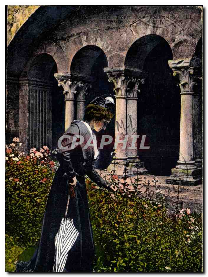 Femme dans un jardin à colonnades — Type Dariassenne n°11 — Éditeur Dariassenne