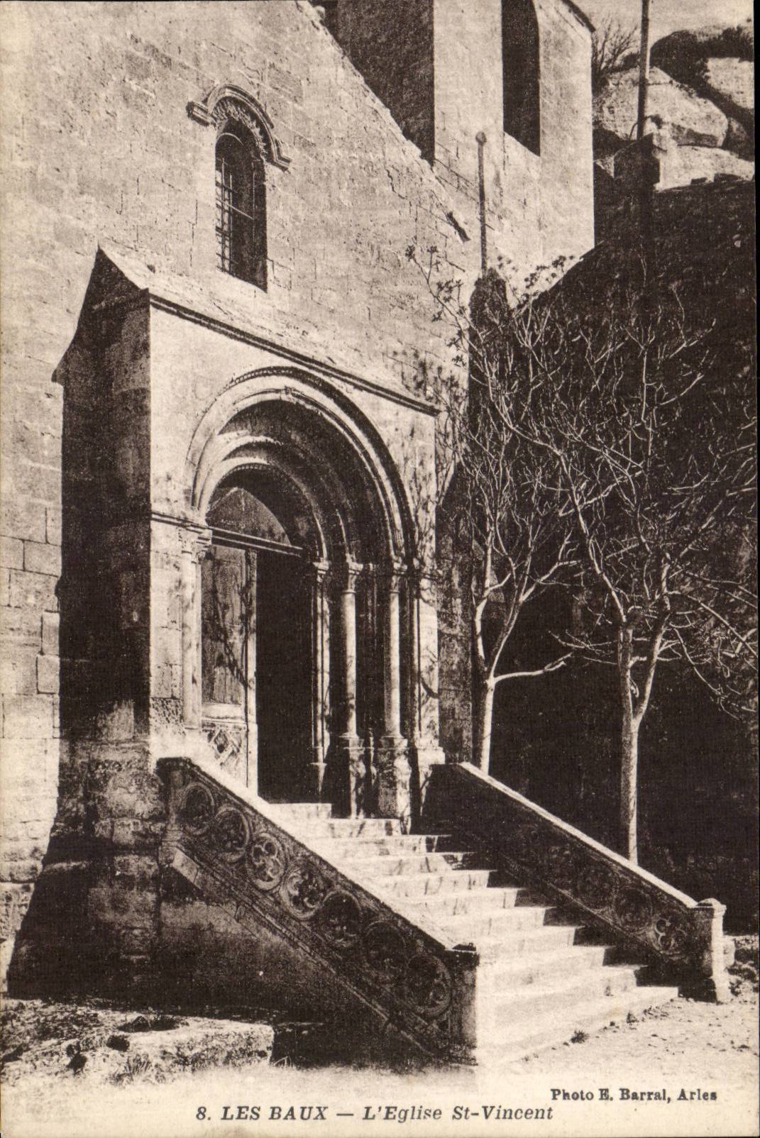 Les Baux — L'Église Saint-Vincent — Photo E. Barral, Arles