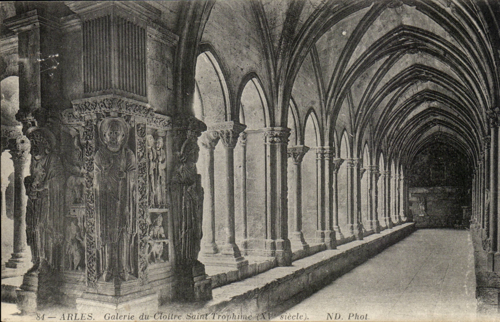 Arles - Galerie du Cloitre saint Trophime - CPA 