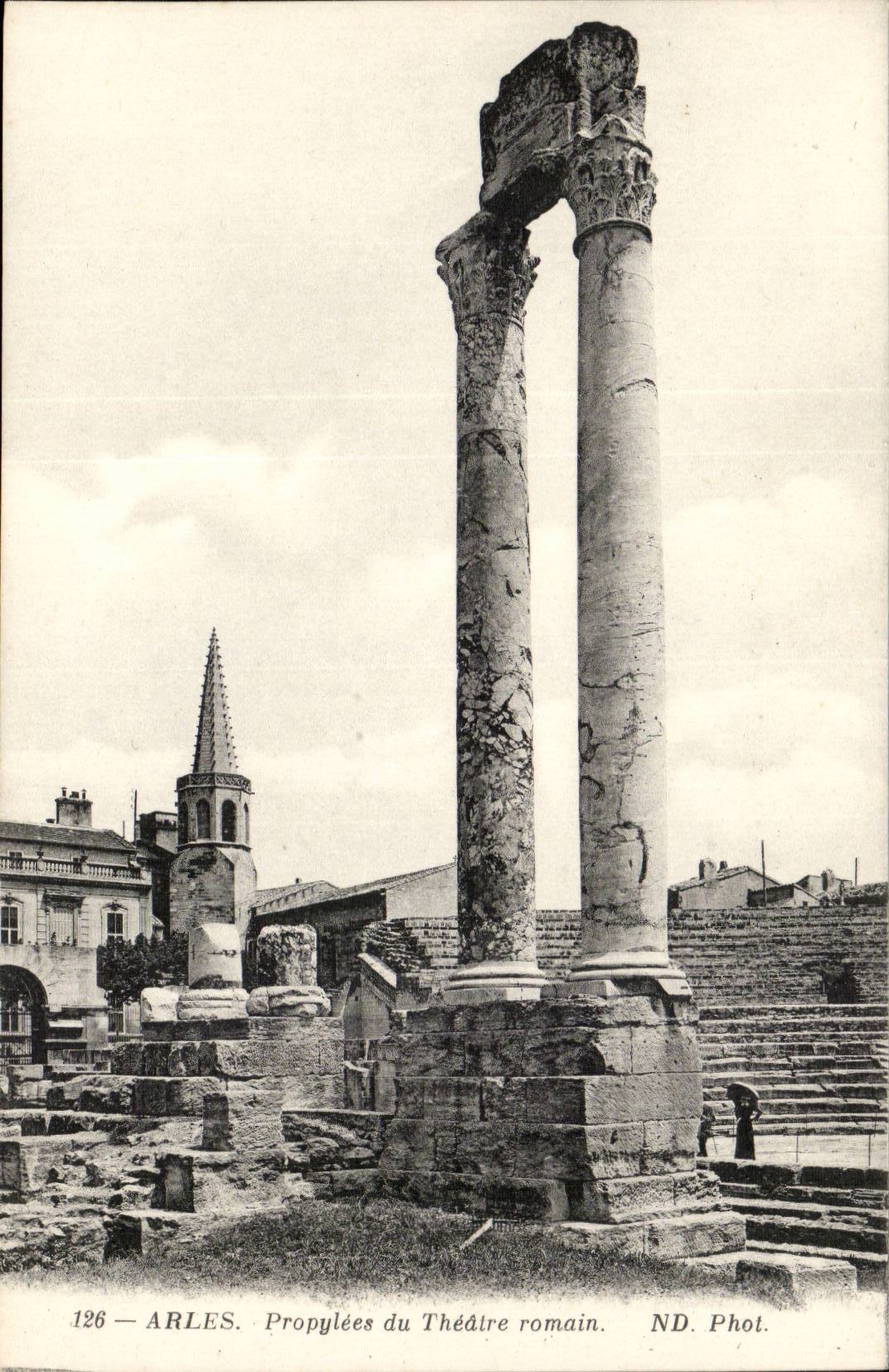 Arles - Propylees du Theatre romain - CPA 