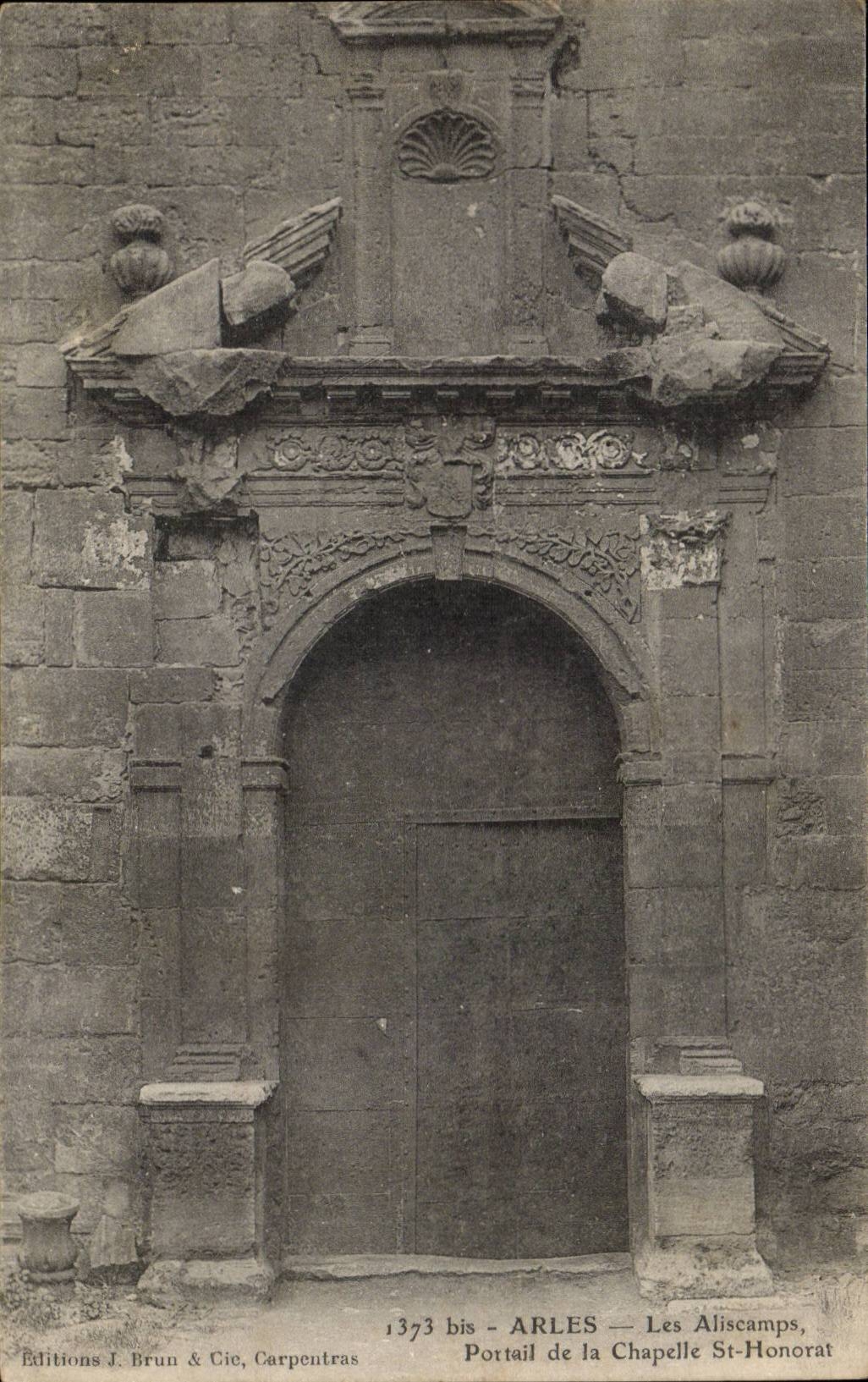 Portail de la Chapelle St-Honorat — Les Aliscamps — Éditions J. Brun & Cie, Carpentras, n° 1373 bis