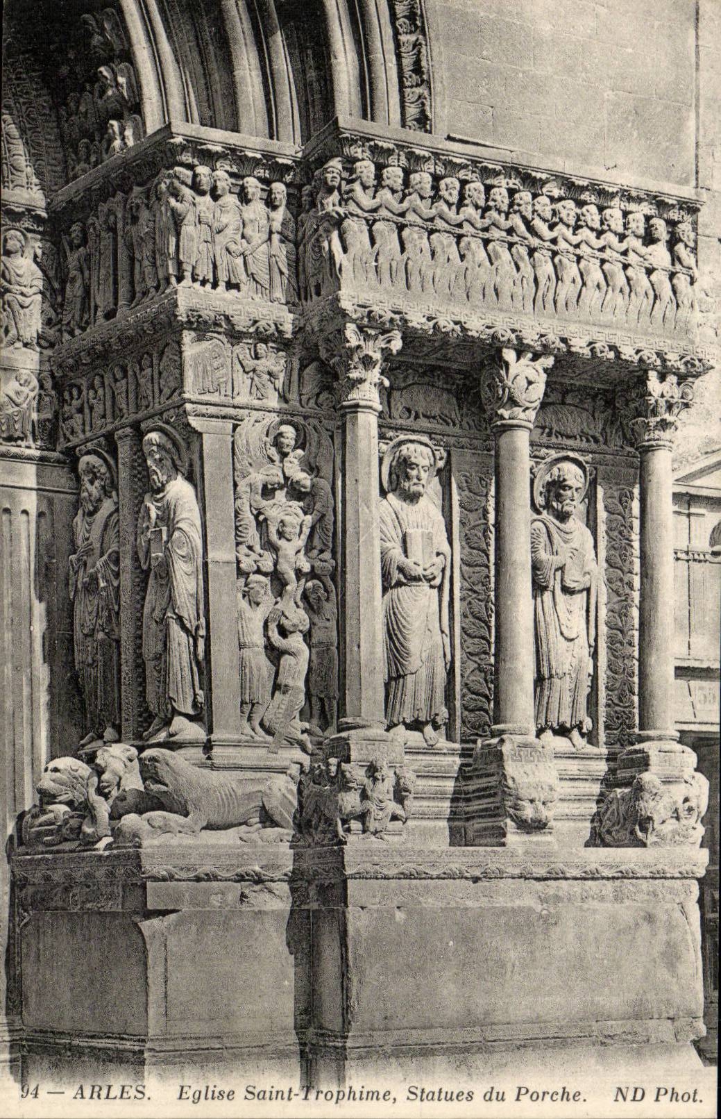 Arles - Eglise Saint Trophime - Statue du Porche- CPA 