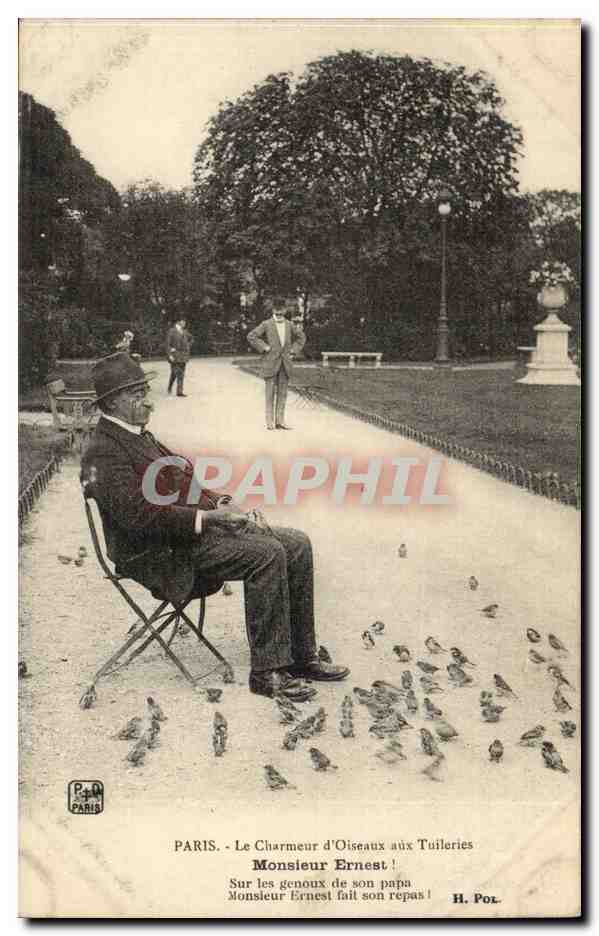 CPA Paris Charmeur d'oiseaux aux Tuileries Louvre Monsieur Ernest ! TOP Folklore Petits Metiers (pigeons)