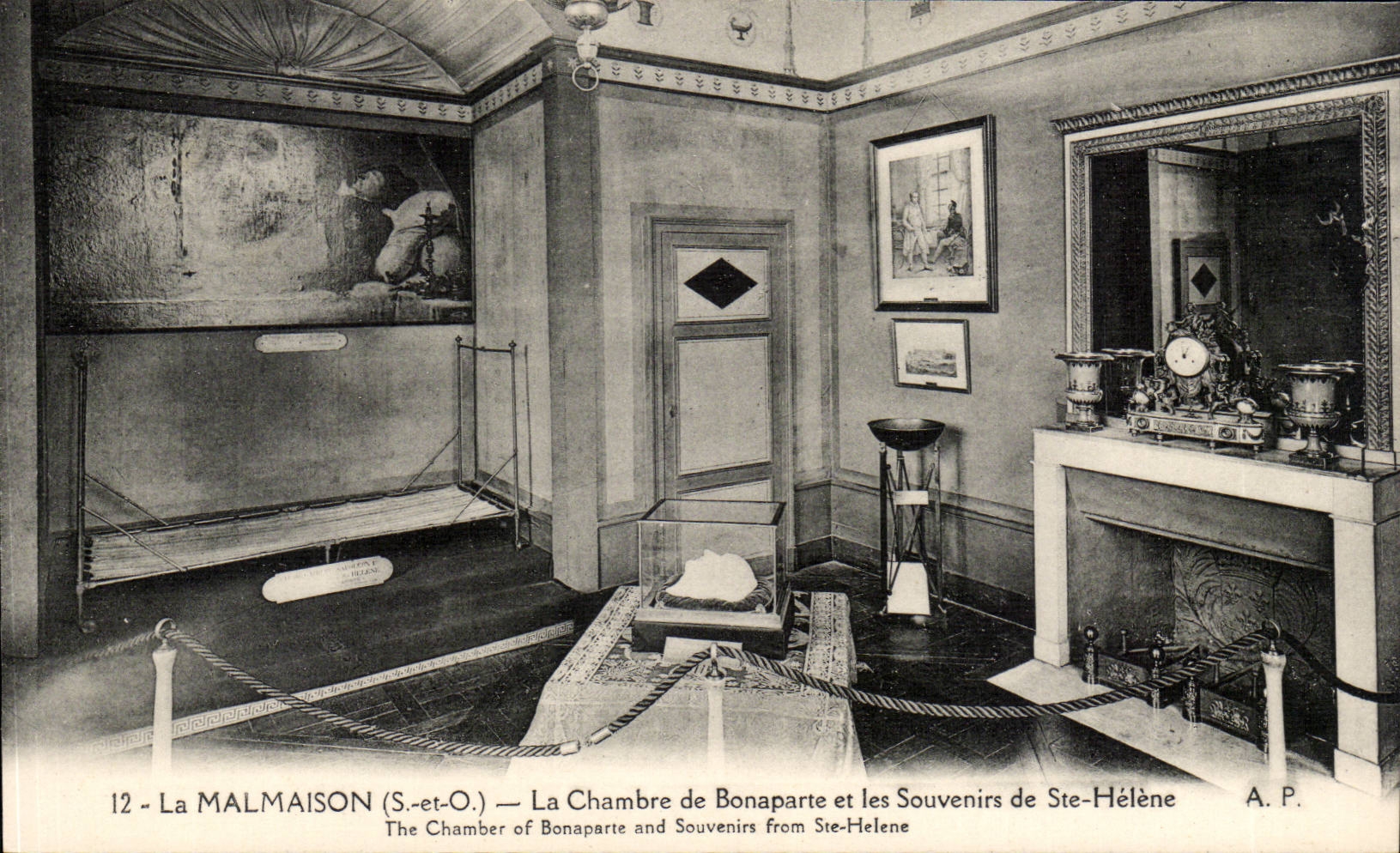 Malmaison - la Chambre de Bonaparte et les Souvenirs de Ste Helene - CPA 