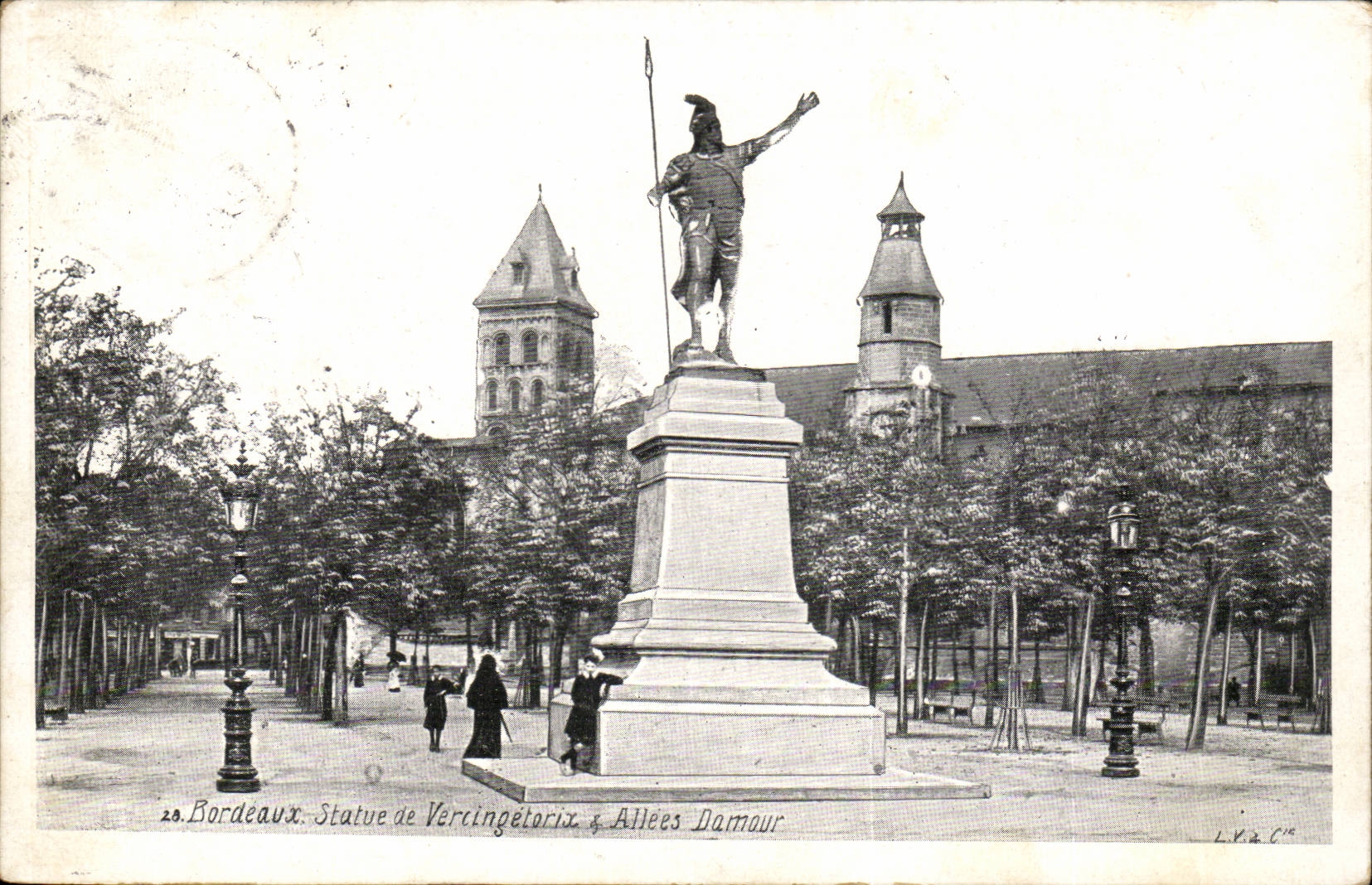 Bordeaux - Statue de Vercingetorix et Alees Damaur - CPA 