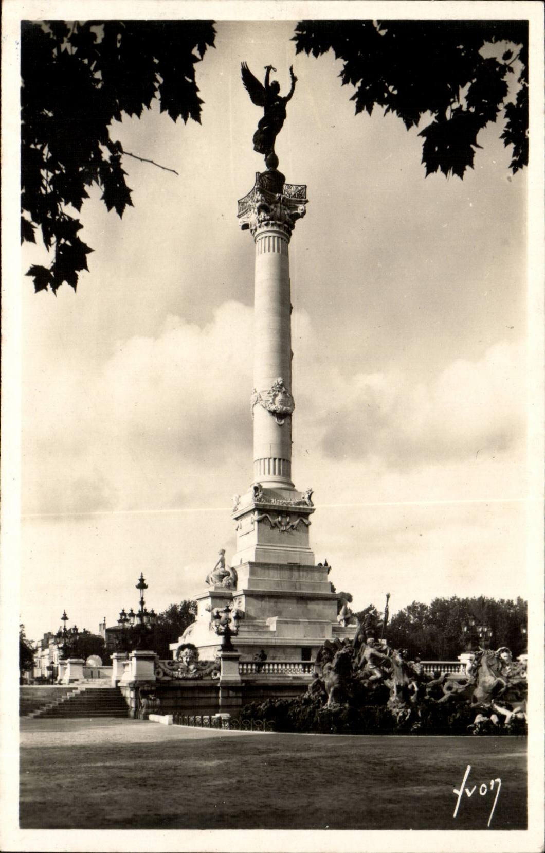 Bordeaux - Le Monument des Girondins - CPA 