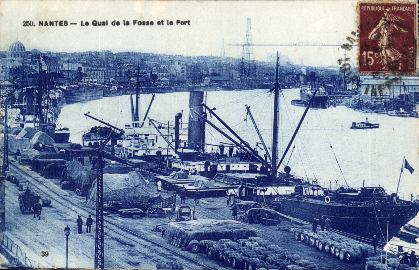 NANTES — Le Quai de la Fosse et le Port — Chapeau, éditeur Nantes, n° 250