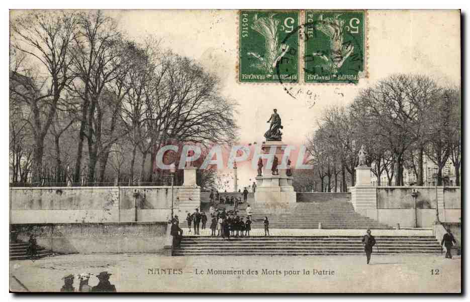 Nantes CPA La monument des morts pour la patrie