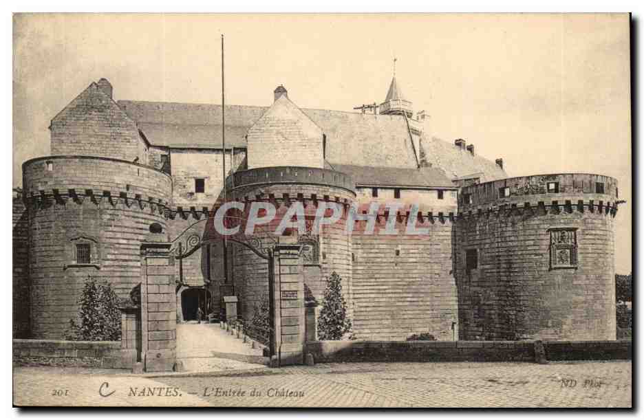 Nantes CPA L'entree du chateau