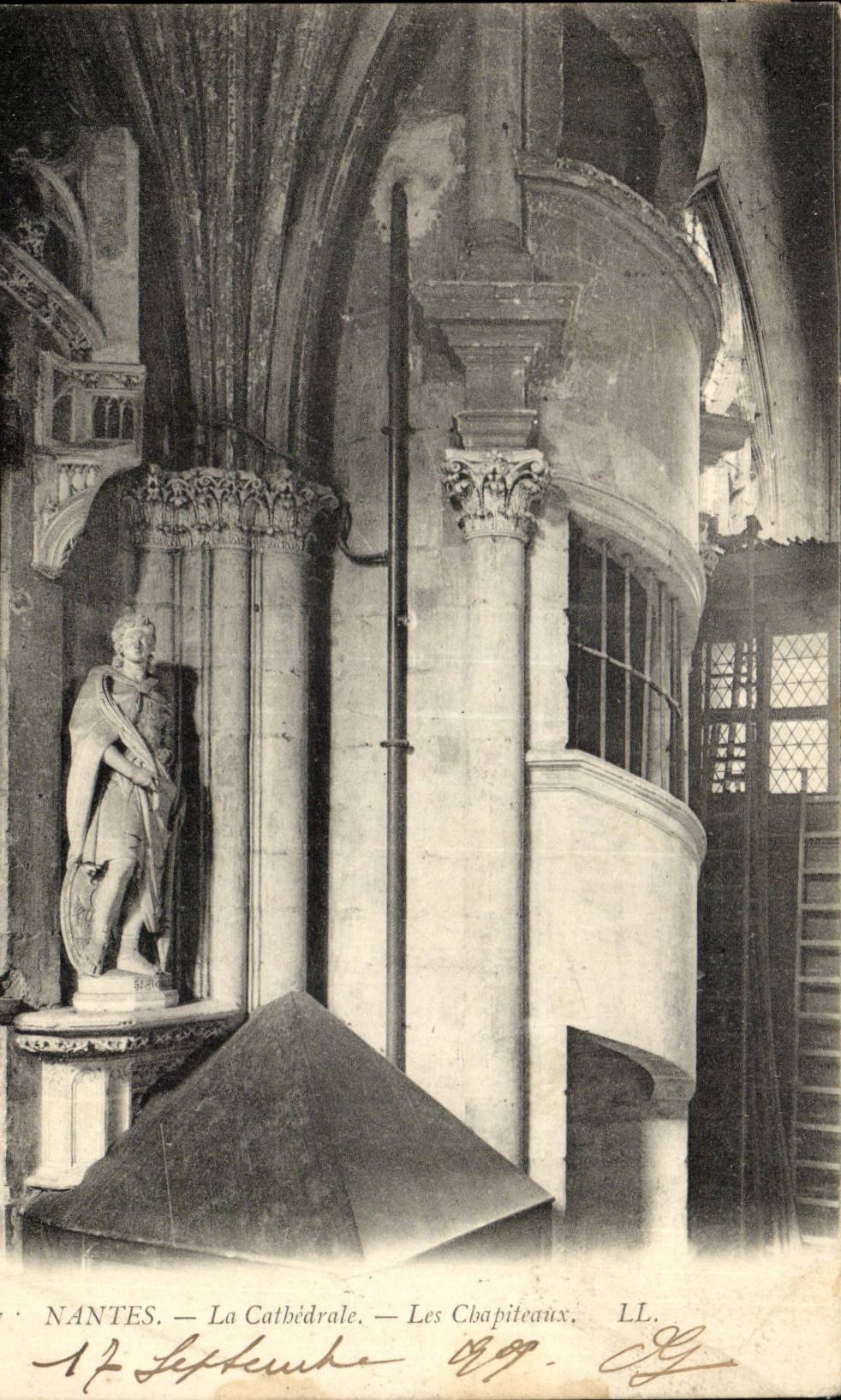 Nantes CPA La cathedrale Les chapiteaux