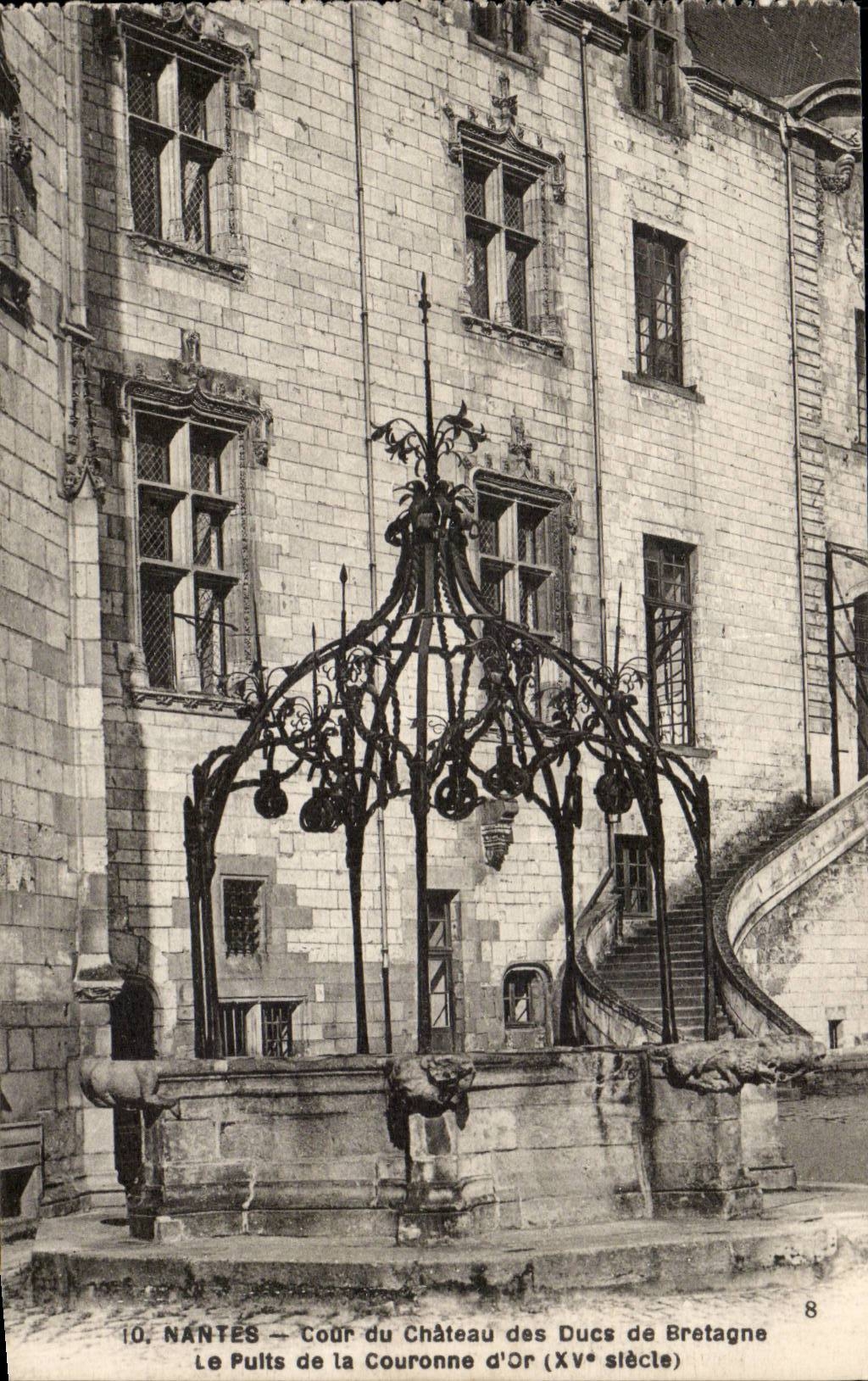 Nantes CPA Cour du chateau des ducs de Bretagne le puits de la couronne d'or