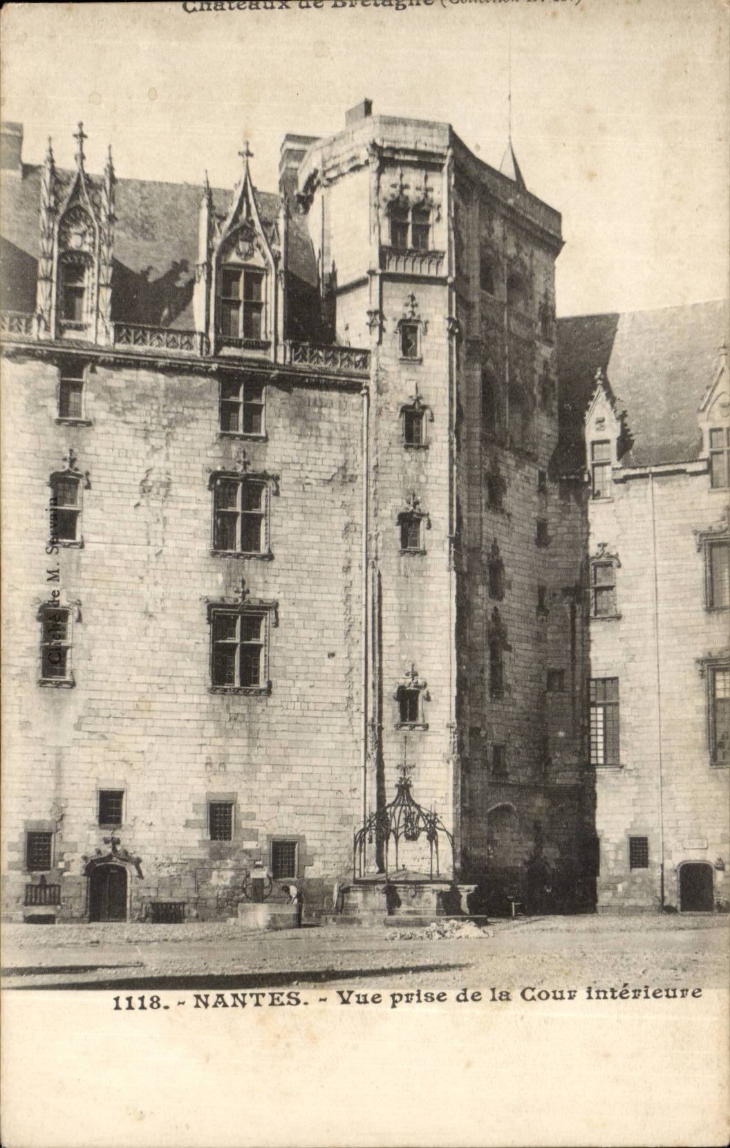 Nantes CPA Vue prise de la cour interierue Chateau