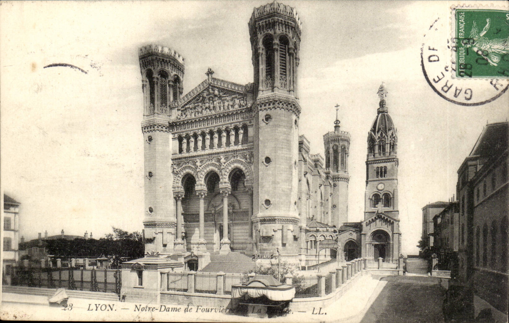 Lyon CPA Notre Dame de Fourviere La facade