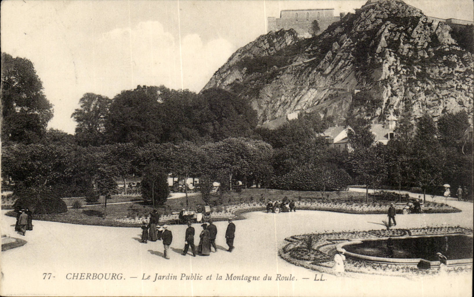 Cherbourg — Le Jardin Public et la Montagne du Roule — LL