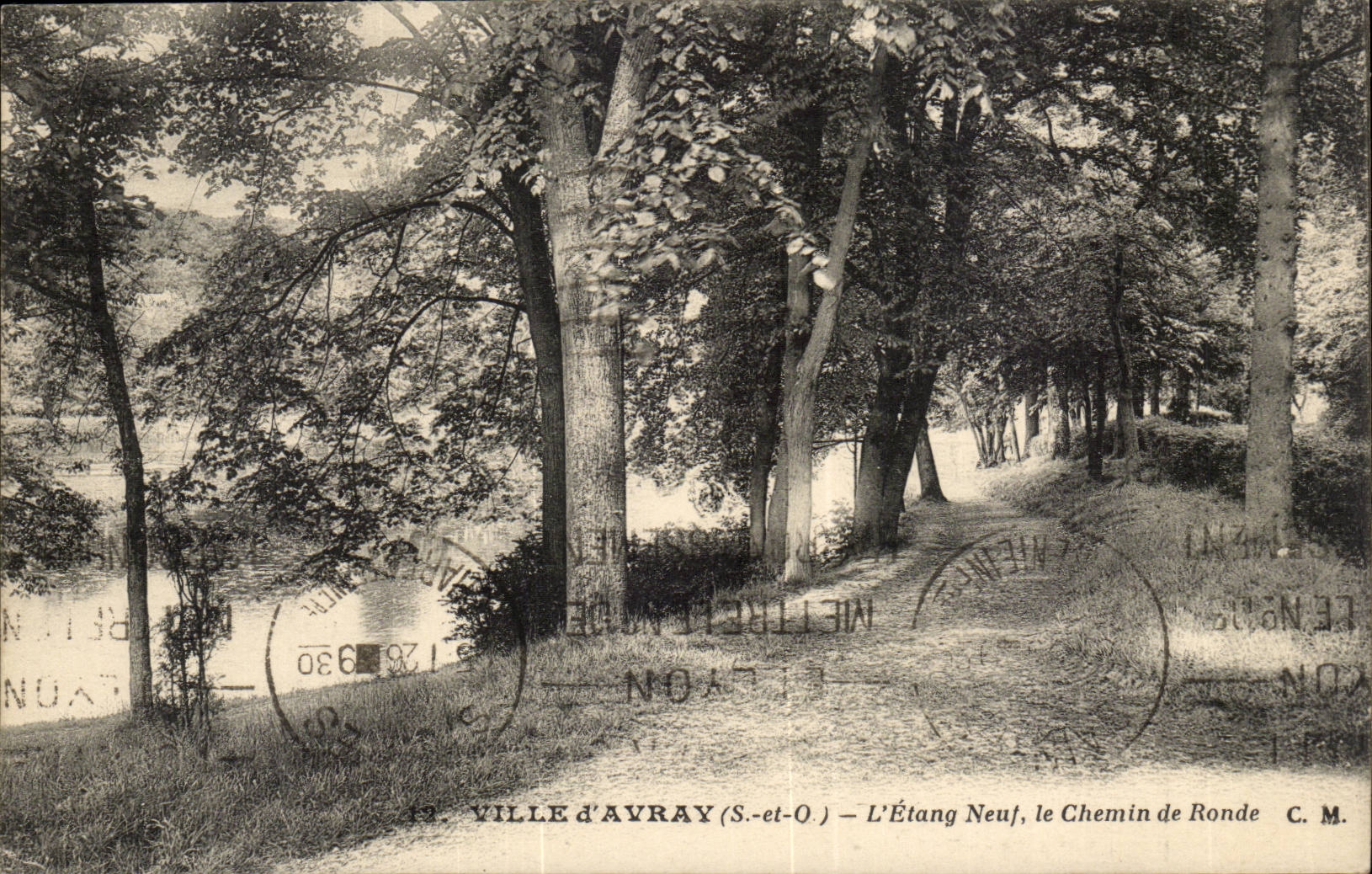 CPA Ville d'Avray L'etang neuf le chemin de ronde