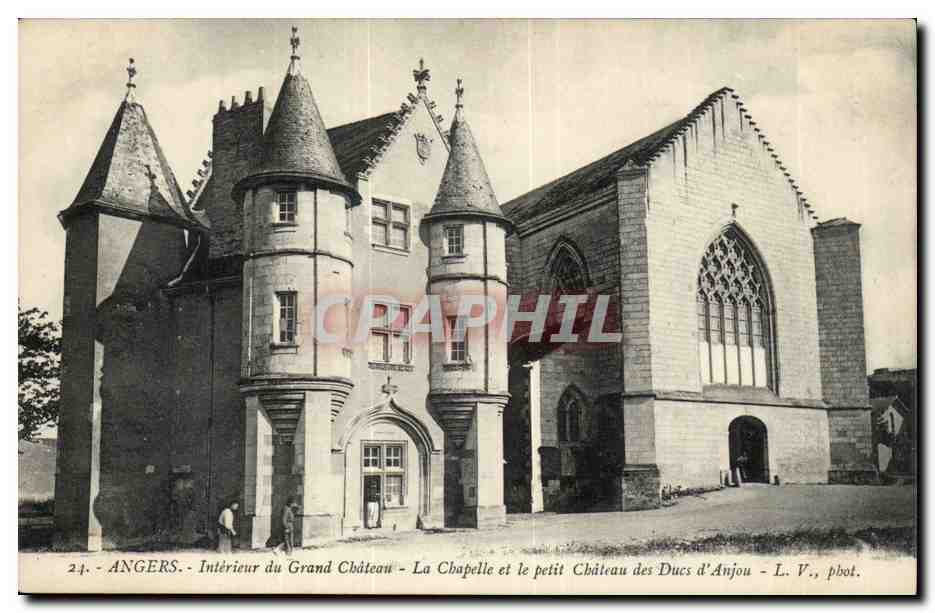 CPA Angers Interieur du grand chateau La chapelle et le petit chateau des ducs d'Anjou
