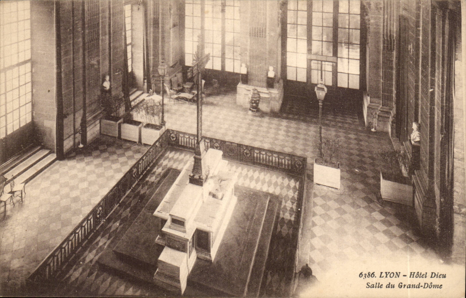 LYON - Hôtel Dieu Salle du Grand-Dôme — éditeur anonyme, n° de série 6386