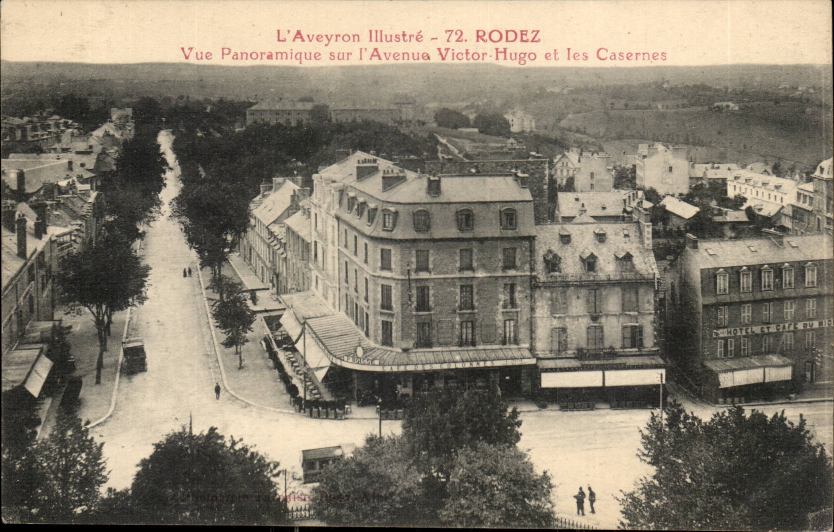 Rodez CPA Vue panoramique sur l avenue Victor Hugo et les casernes