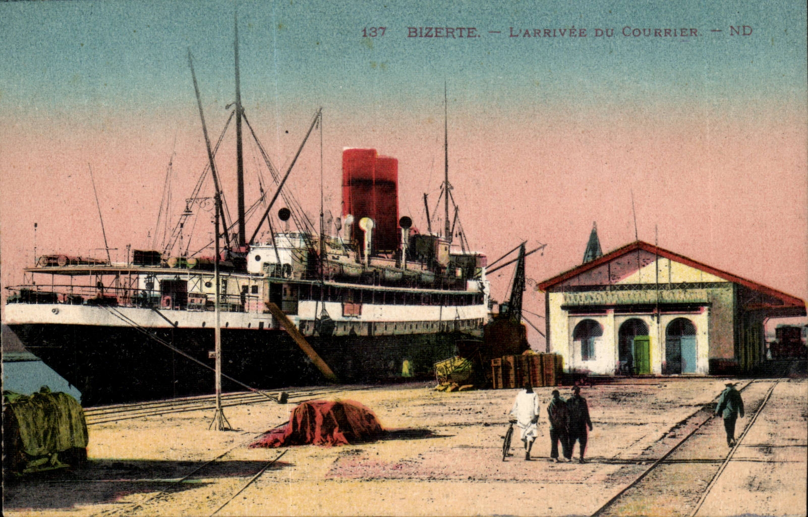 tunisie Tunisia Bizerte CPA L'arrivee du courrier (bateau boat ship)