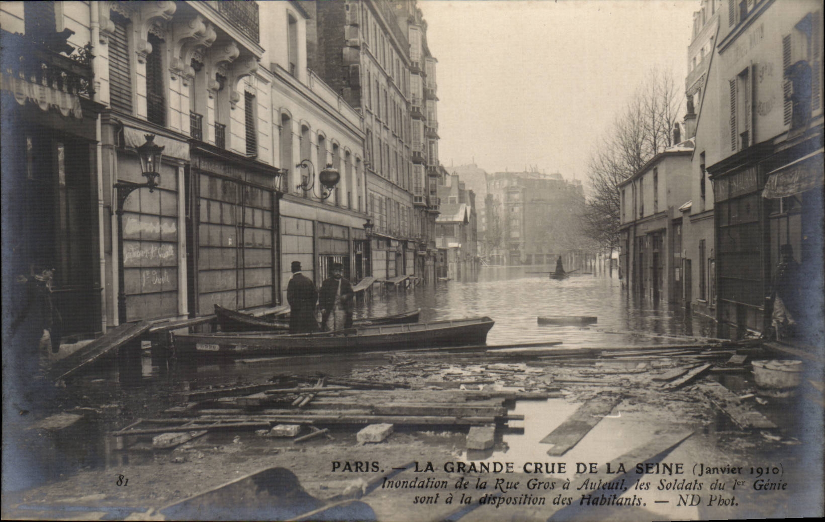 CPA Inondations paris la grande crue de la Seine (janvier 1910) Rue GRos a Auteukl Soldats du 1er genie sont a la dispos