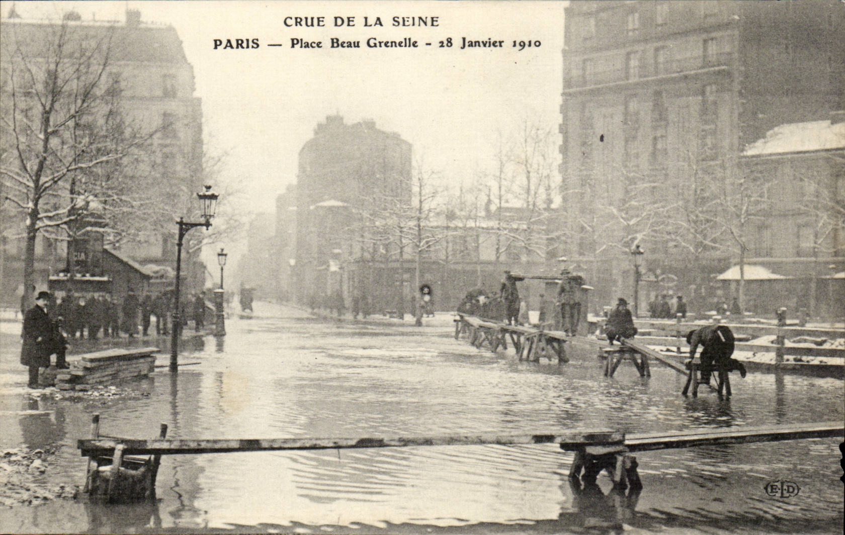 CPA Inondations paris la grande crue de la Seine (janvier 1910) Place Beau Grenelle 28 janvier 1910