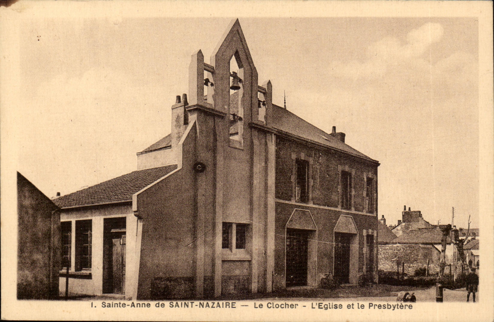 Saint Anne de Saitn Nazaire CPA le clocher L'eglise et le presbytere