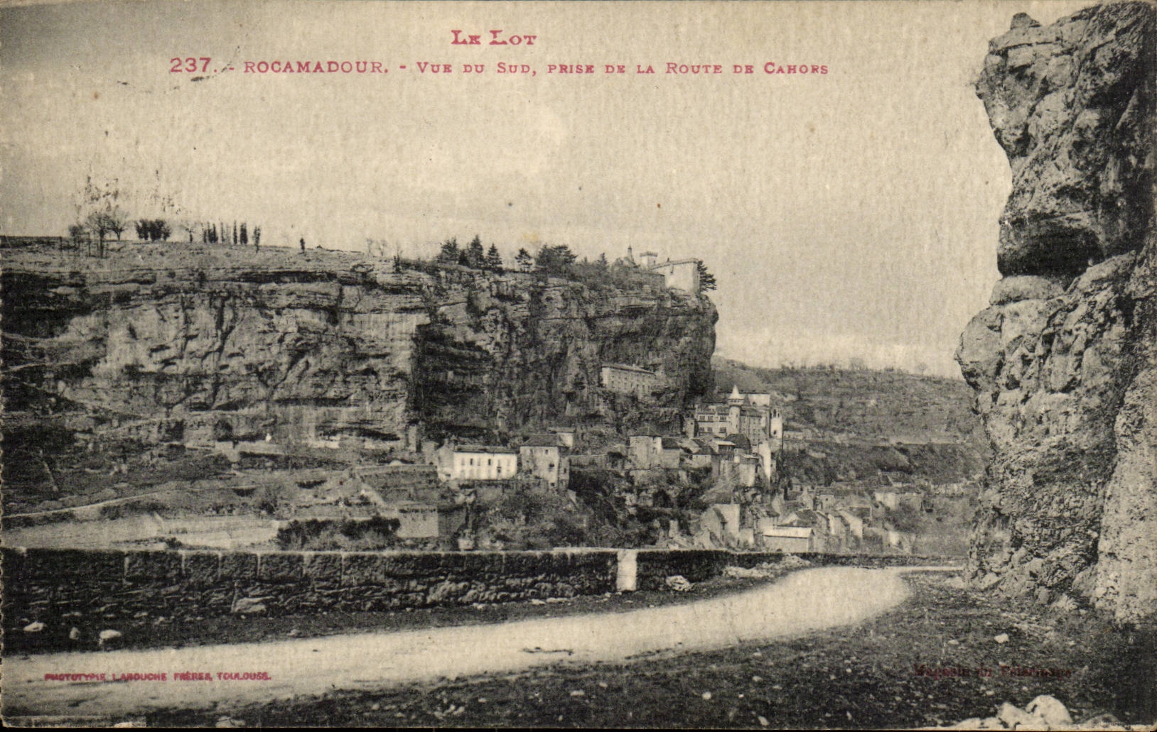 Rocamadour — Vue du Sud, prise de la route de Cahors — Phototypie L'Ardoche Frères, Toulouse