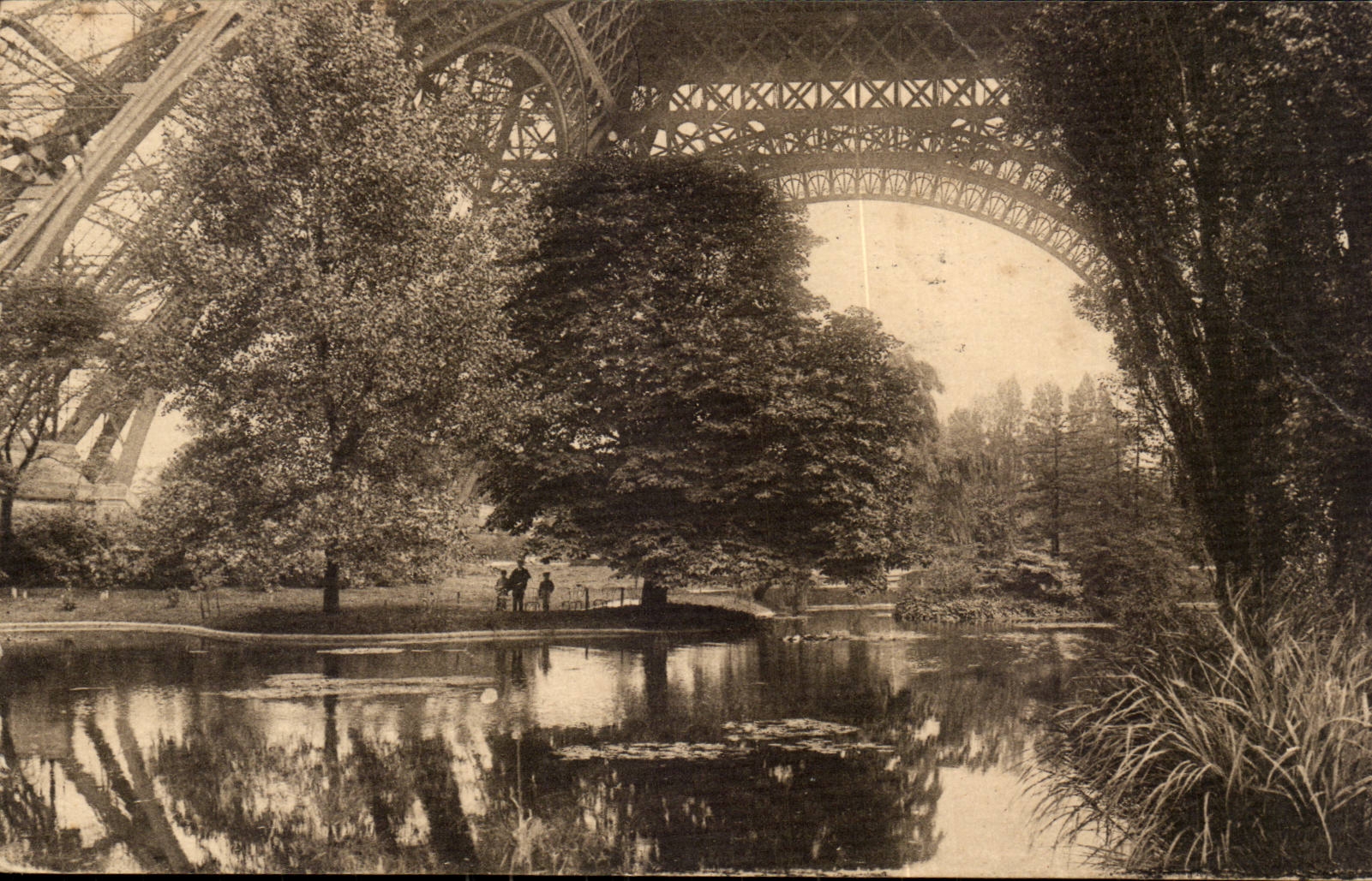 Paris 7eme Jardins de la Tour Eiffel Eiffel Tower