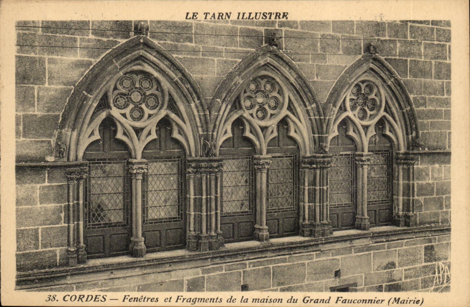 Cordes CPA Fenetres et fragments de la maison du grand fauconnier (mairie)