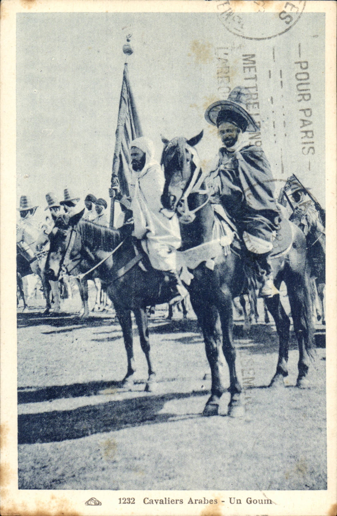 CPA Cavaliers arabes Un Goum Tunisie Chevaux Horses