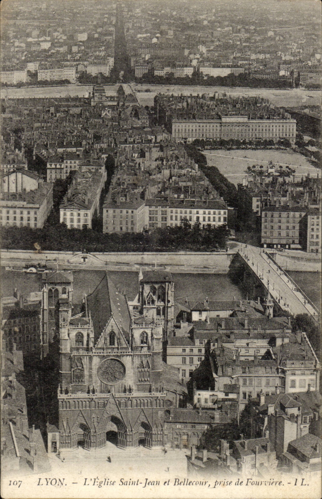 Lyon CPA L'eglise saint Jean et Bellecour prise de Fourviere