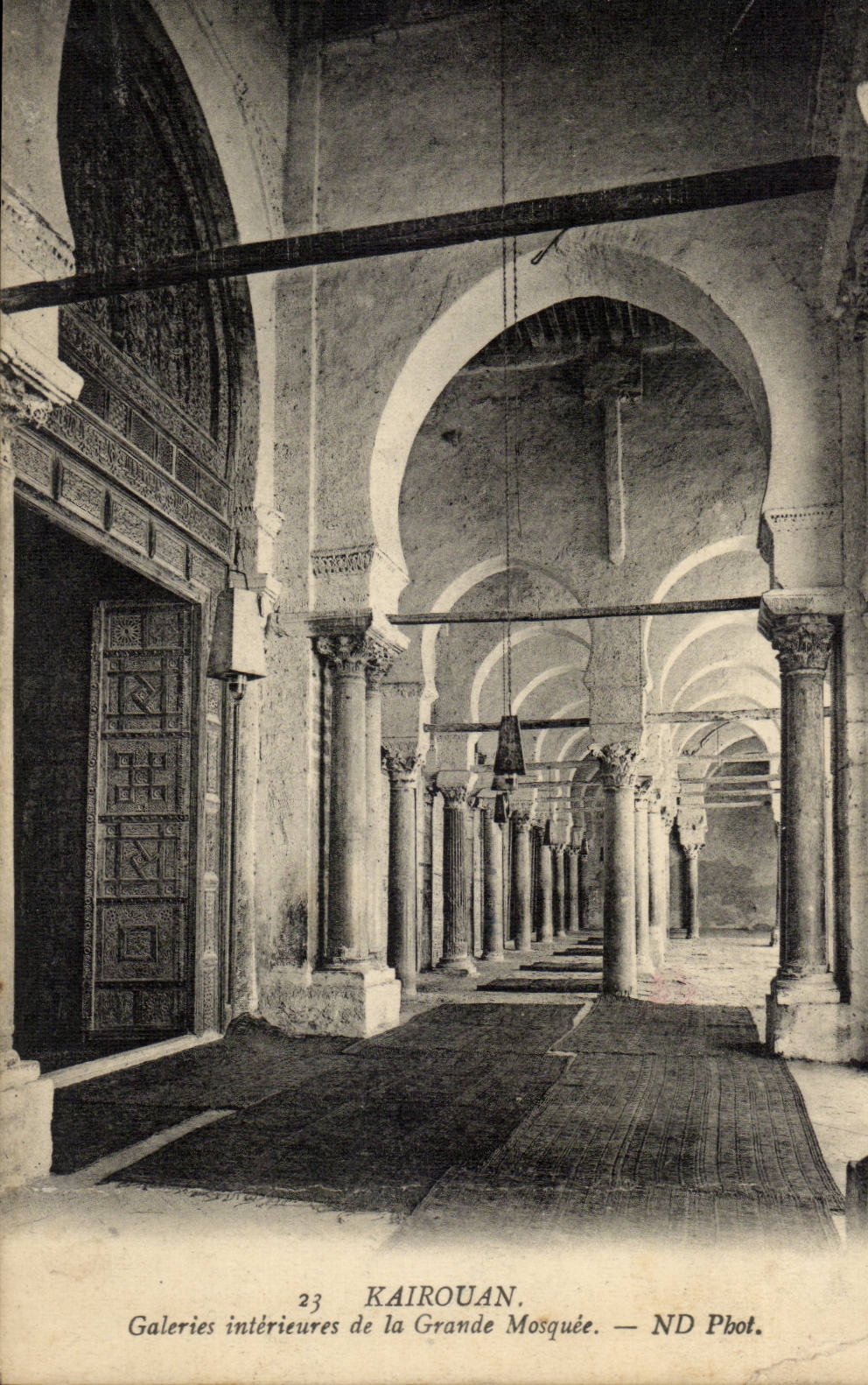 tunisie CPA Kairouan Galeries interieures de la grande mosquee