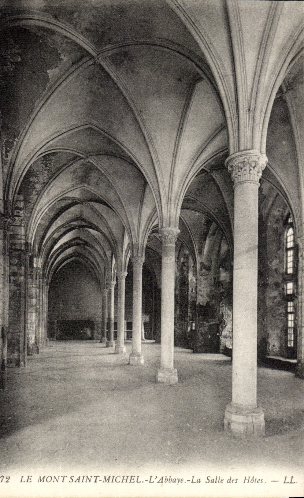 Mont Saint Michel CPA L'abbaye La salle des hotes