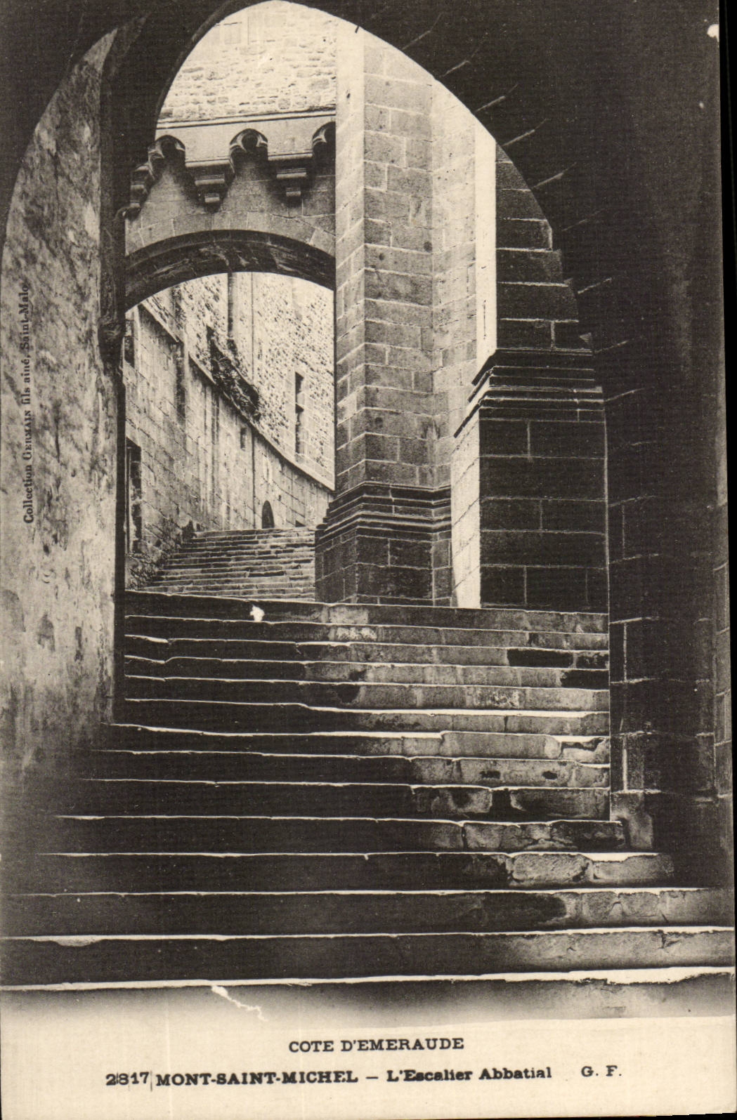 Mont Saint Michel CPA L'escalier abbatial