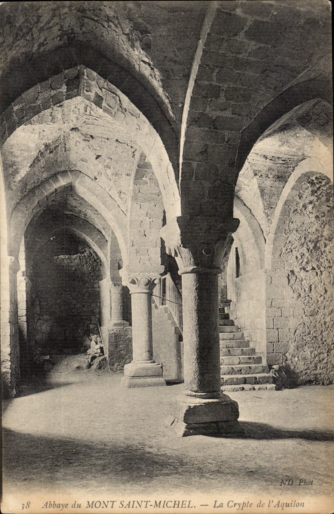 Mont Saint Michel CPA La crypte de l'Aquilon