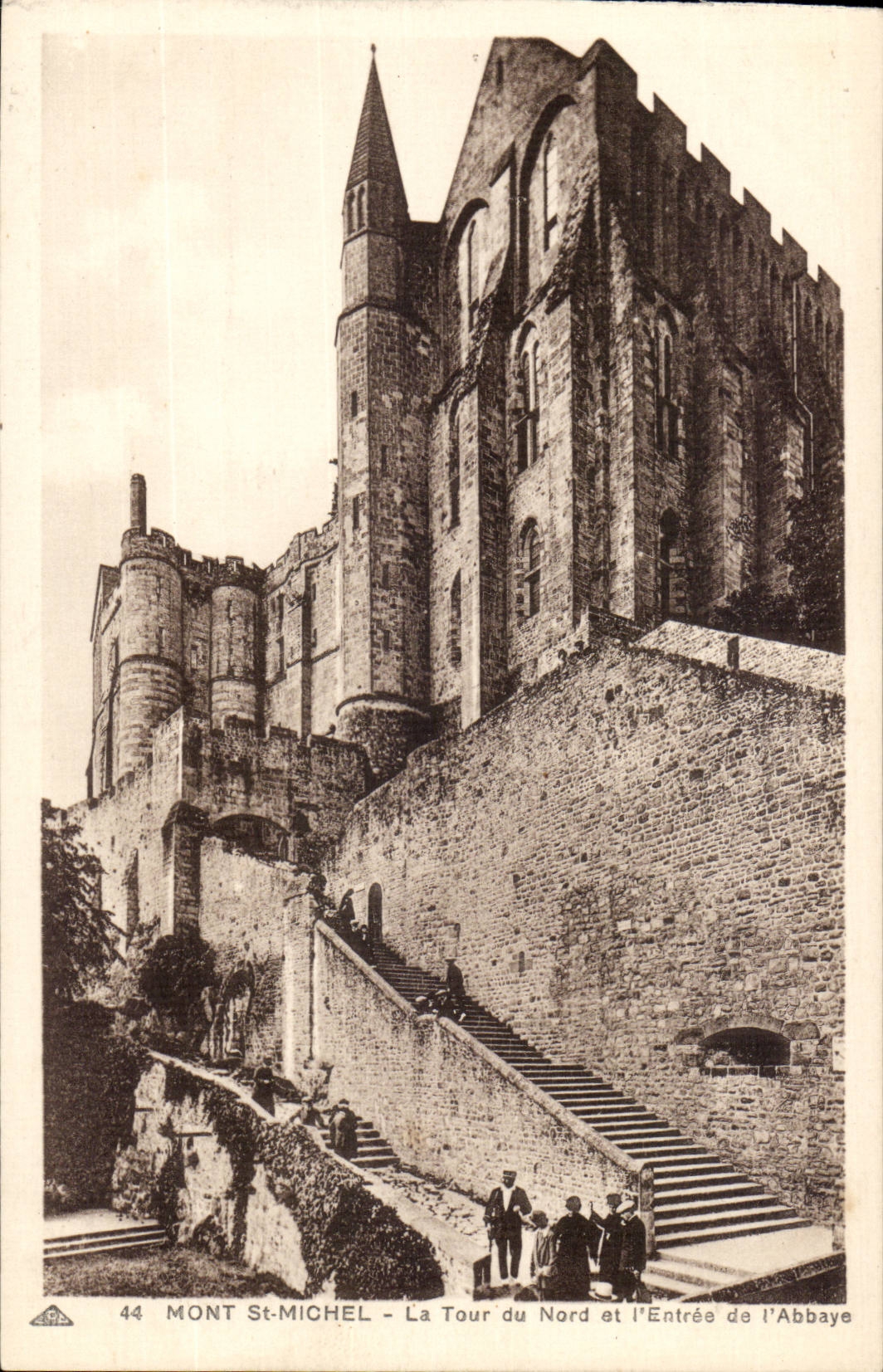 Mont Saint Michel CPA Remparts Tour du Nord et l'entree de l'abbaye