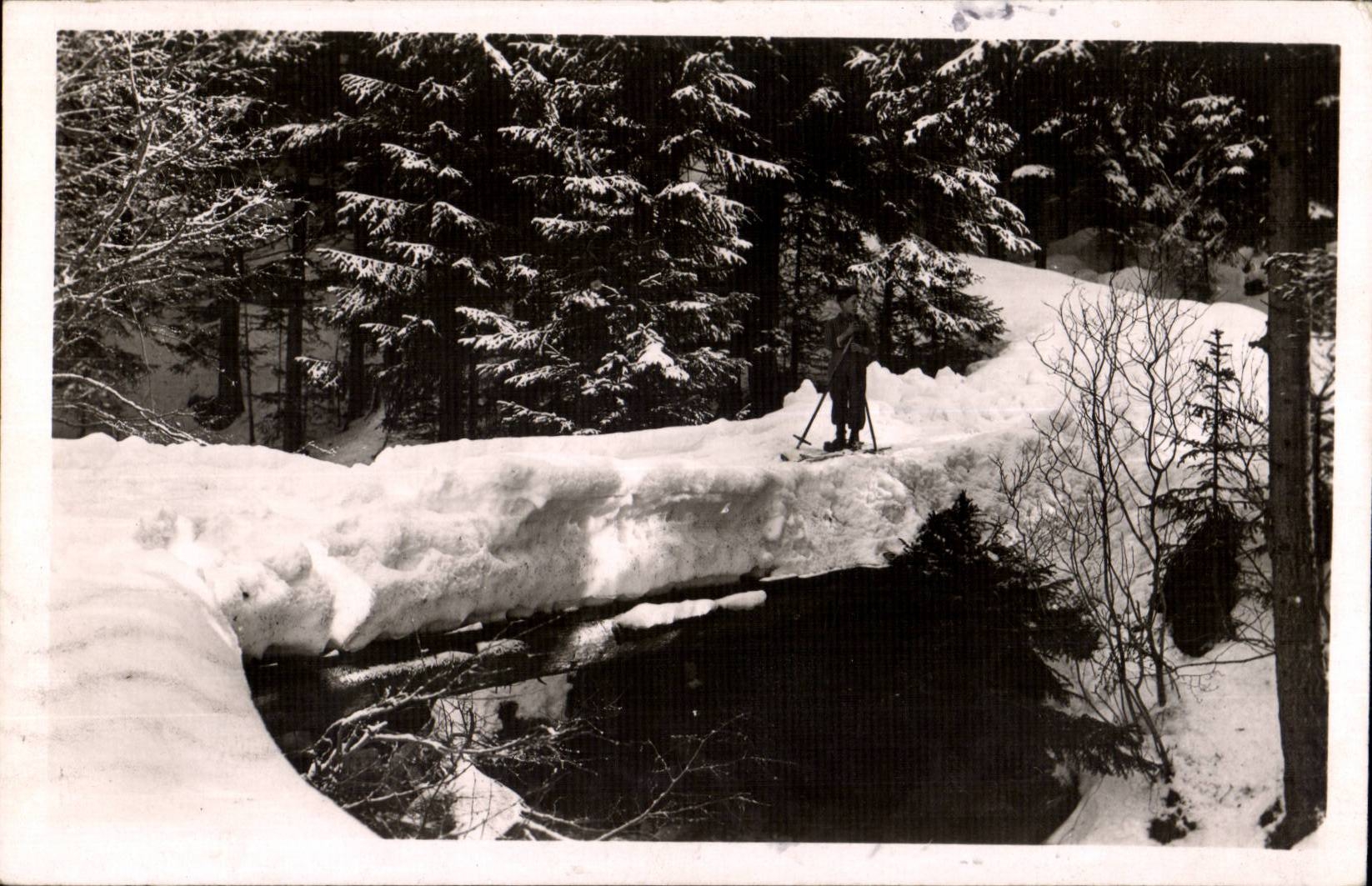 CPA L'hiver a Pralognan la Vanoise Le pont de neige vous mene a l'autre rive