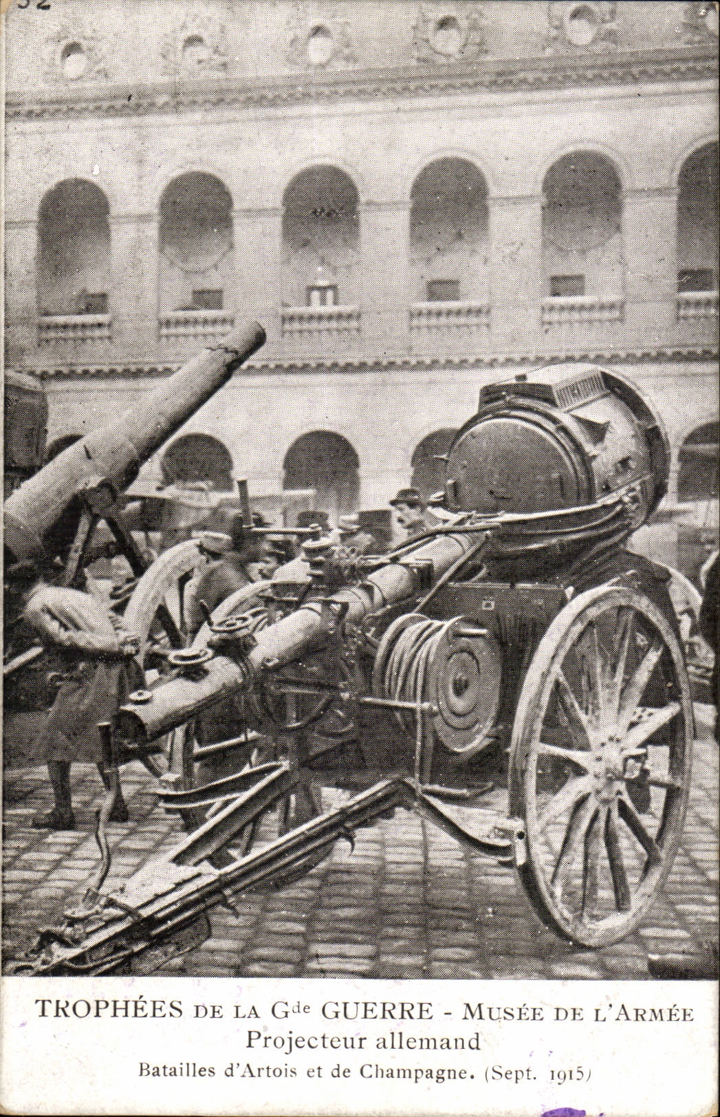 CPA Militaria TRophees de la Grande Guerre Musee de l'armee Projecteur allemand Bataille d'artois et de Champagne (sept 