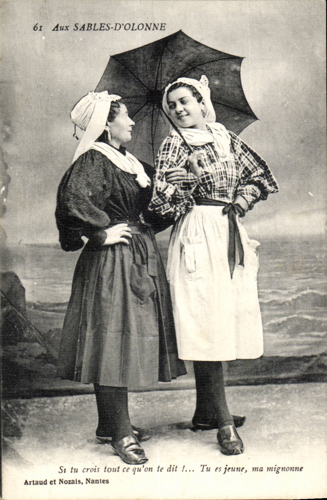 CPA Aux SAbles d olonne Si tu crois tout ce qu on t dit ! tu es jeune ma mignonne Folklore Femmes