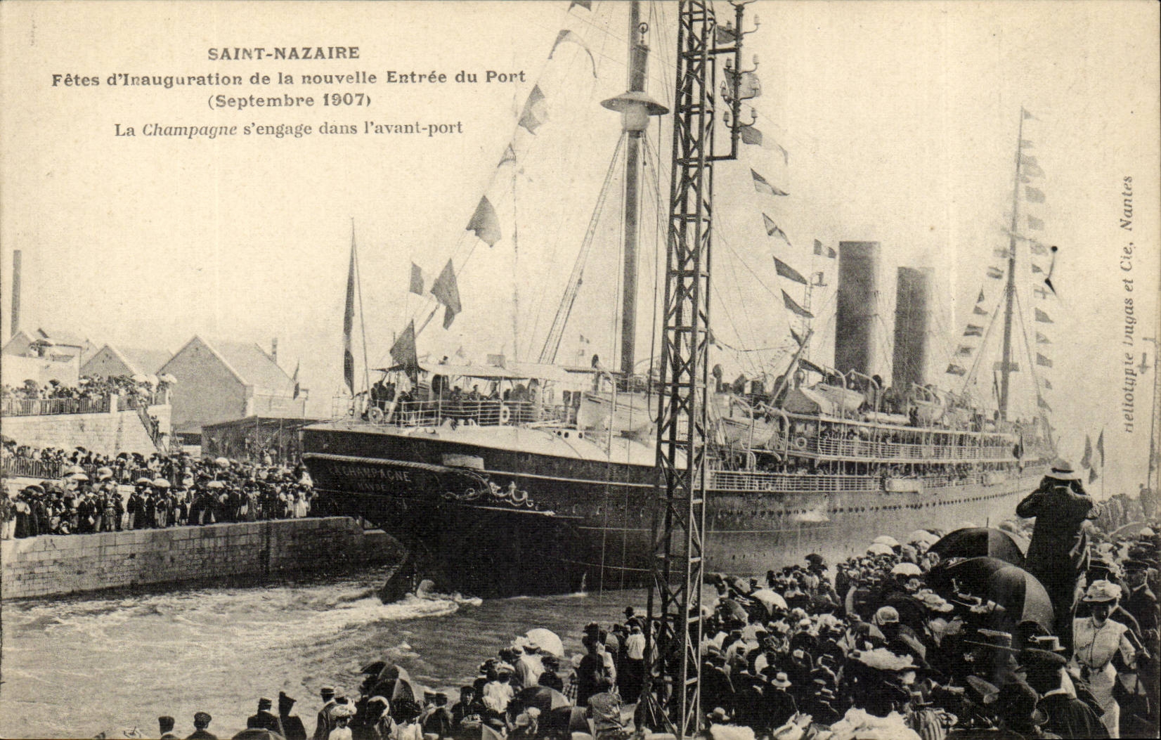 CPA Saint Nazaire Fetes d'inauguration de la nouvelle entree du port (septembre 1907) Champagne s'angage (paquebot)