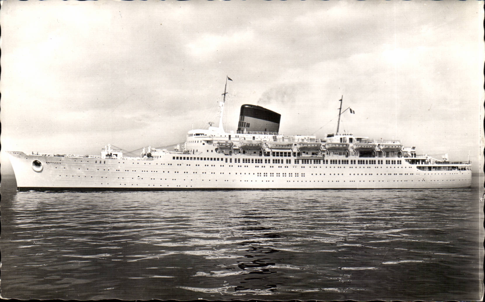 CPA Bateau Paquebot de la Compagnie Generale Transatlantique Antilles French Line Antilla
